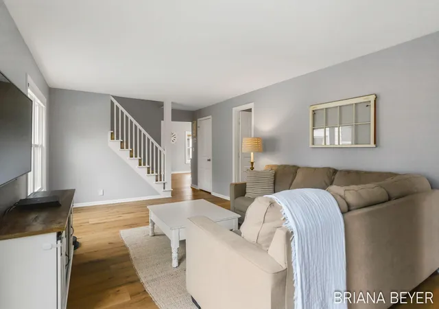 Photo 4 of Single family home for sale at 32 W Mckinley Ave, Zeeland City Ottawa, MI 49464 | MLS# 71026044852 | Listing updated on 2026-10-04