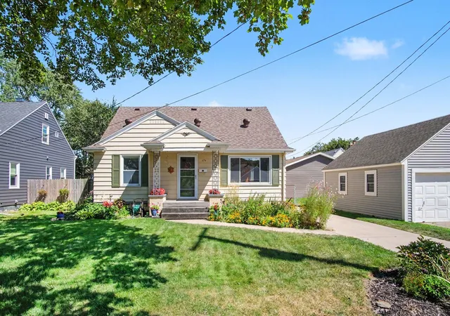 2nd image of 1656 Widdicomb Ave Nw, Grand Rapids City Kent, MI 49504 | MLS# 65026044853