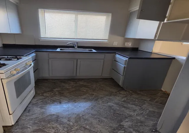 Listing Photo 5 - Condo for sale in building located at 17284 Bentler St, Wayne, MI 48219