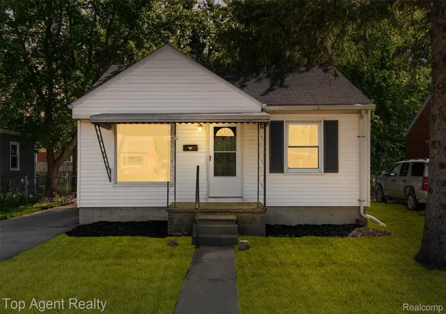 Photo 1 of Single family home for sale at 24460 Phlox Ave, Eastpointe City Macomb, MI 48021 | MLS# 20261068000 | Listing updated on 2026-09-16