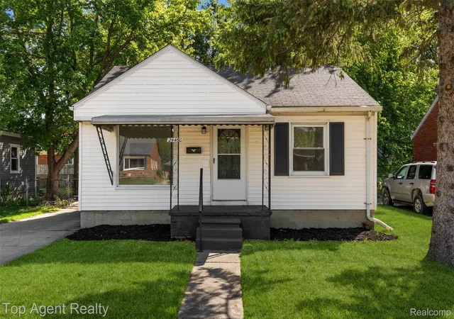 Photo 2 of Single family home for sale at 24460 Phlox Ave, Eastpointe City Macomb, MI 48021 | MLS# 20261068000 | Listing updated on 2026-09-16