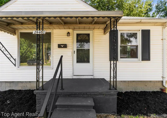 Photo 3 of Single family home for sale at 24460 Phlox Ave, Eastpointe City Macomb, MI 48021 | MLS# 20261068000 | Listing updated on 2026-09-16