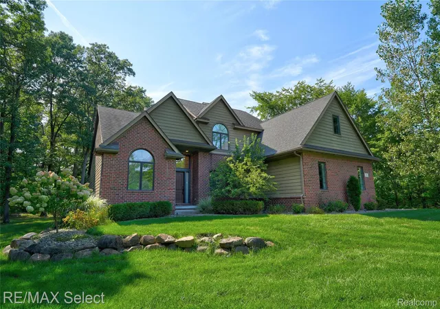 Photo 3 of Single family home for sale at 105 Lake Pines Dr, Hartland Township Livingston, MI 48114 | MLS# 20261068018 | Listing updated on 2026-09-27