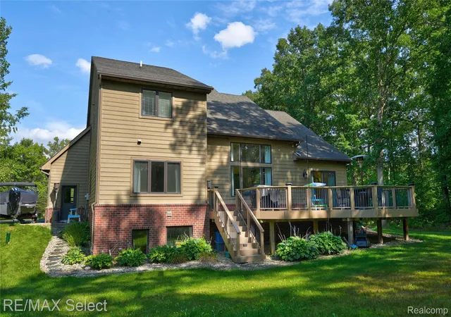 Photo 4 of Single family home for sale at 105 Lake Pines Dr, Hartland Township Livingston, MI 48114 | MLS# 20261068018 | Listing updated on 2026-09-27
