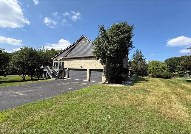 Photo 3 of Single family home for sale at 3382 Long Meadow Ct, West Bloomfield Charter Township Oakland, MI 48324 | MLS# 20261068021 | Listing updated on 2026-10-04