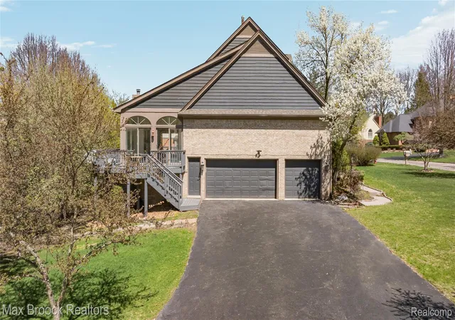 Photo 3 of Single family home for sale at 3382 Long Meadow Ct, West Bloomfield, MI 48324 | MLS# 20261068021 | Listing updated on 2026-10-04