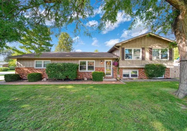 Photo 1 of Single family home for sale at 105 Sunset Dr, Blissfield Village Lenawee, MI 49228 | MLS# 81026044864 | Listing updated on 2026-08-25