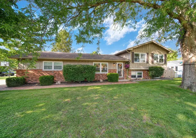Photo 2 of Single family home for sale at 105 Sunset Dr, Blissfield Village Lenawee, MI 49228 | MLS# 81026044864 | Listing updated on 2026-08-25