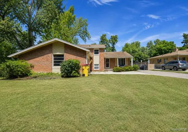 Photo 2 of Single family home for sale at 8522 Hampton, Grosse Ile Township Wayne, MI 48138 | MLS# 20261068032 | Listing updated on 2026-10-04