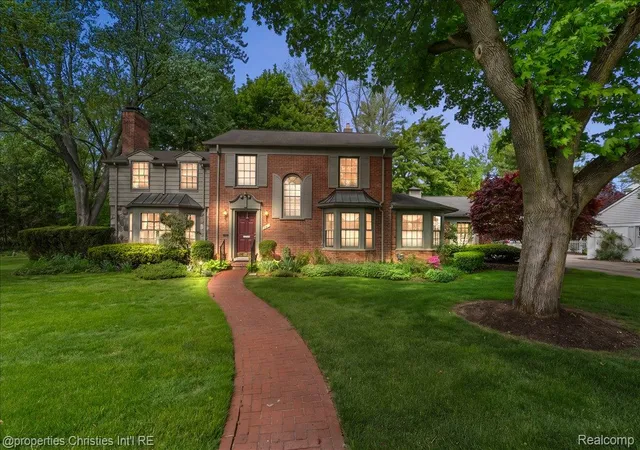 Photo 2 of Single family home for sale at 341 Westwood Dr, Bloomfield Hills City Oakland, MI 48301 | MLS# 20261068034 | Listing updated on 2026-09-12