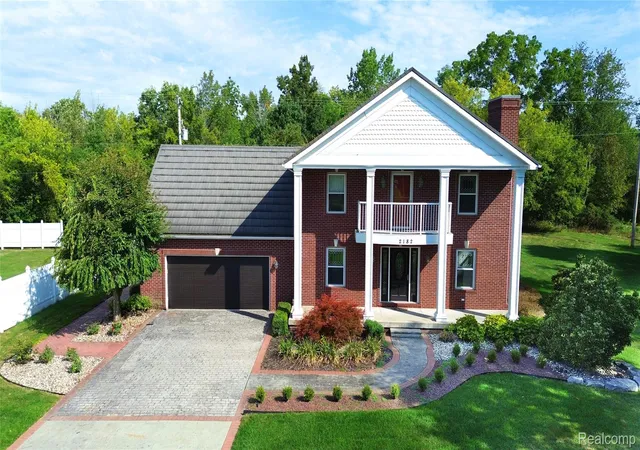 Photo 1 of Single family home for sale at 2182 Wiggins Rd, Fenton Charter Township Genesee, MI 48430 | MLS# 20261068038 | Listing updated on 2026-09-09