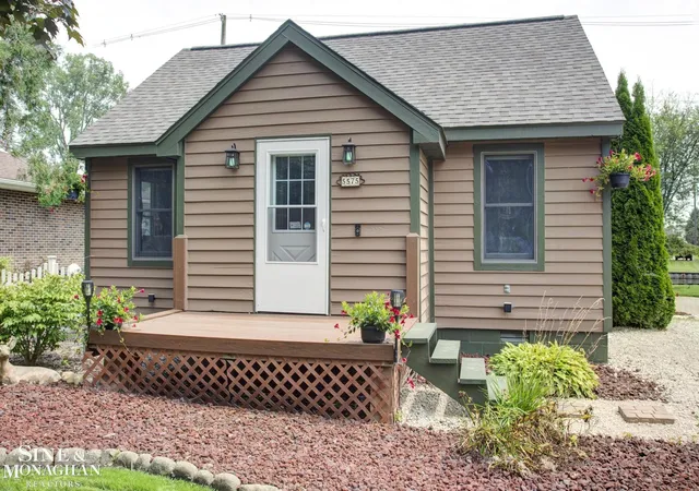 Photo 2 of Single family home for sale at 5575 River Rd, East China Township St Clair, MI 48054 | MLS# 58050219719 | Listing updated on 2026-08-25
