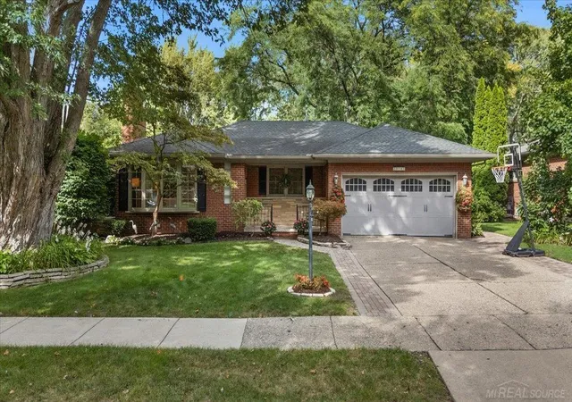 Photo 1 of Sale Pending at 20141 W Ballantyne Ct, Grosse Pointe Woods City Wayne, MI 48236 | MLS# 58050219720 | Listing updated on 2026-09-03
