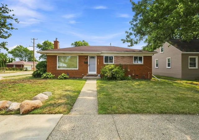 Photo 1 of Single family home for sale at 24306 Rosalind Ave, Eastpointe City Macomb, MI 48021 | MLS# 58050219728 | Listing updated on 2026-09-16