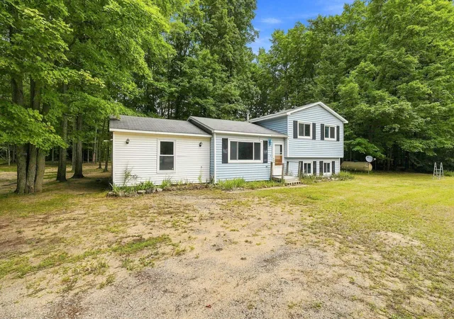 Photo 4 of Single family home for sale at 4893 Benjamin Donald Dr, Paradise Township Grand Traverse, MI 49649 | MLS# 78080072793 | Listing updated on 2026-08-28