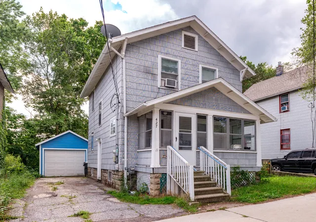 Photo 3 of Single family home for sale at 427 Den Adel Ct, Kalamazoo City Kalamazoo, MI 49001 | MLS# 66026044882 | Listing updated on 2026-09-14