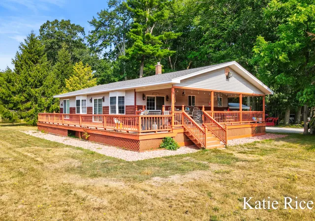 Photo 1 of Single family home for sale at 2030 N Scenic Dr, Laketon Township Muskegon, MI 49445 | MLS# 71026044877 | Listing updated on 2026-08-25