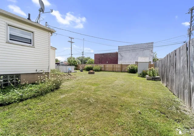 Photo 2 of Single family home for sale at 1727 Sycamore St, Wyandotte City Wayne, MI 48192 | MLS# 57050219729 | Listing updated on 2026-08-28