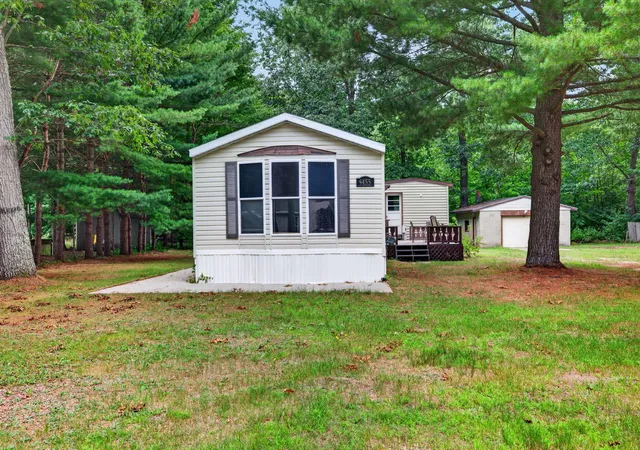 Photo 2 of Single family home for sale at 9455 E Lane Dr, Grant Township Oceana, MI 49437 | MLS# 71026044893 | Listing updated on 2026-08-26
