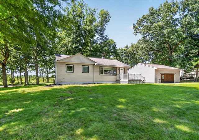 Photo 3 of Single family home for sale at 8929 Robinwood Ct, Napoleon Township Jackson, MI 49201 | MLS# 55026044891 | Listing updated on 2026-09-15