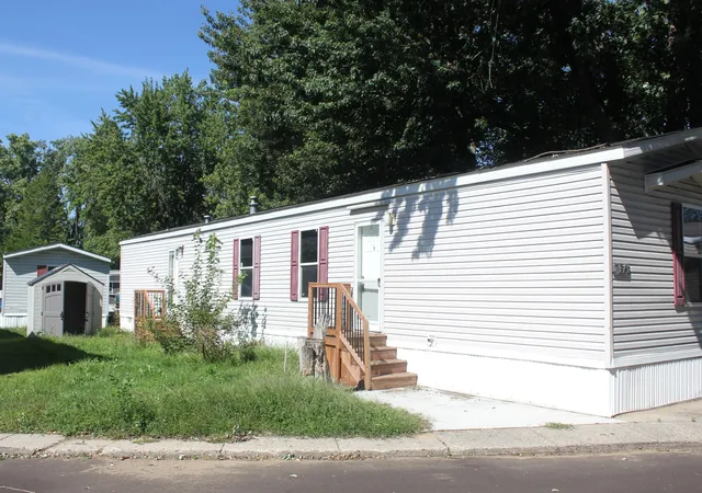 3rd image of 4875 Pamela Ave Se, Kentwood City Kent, MI 49548 | MLS# 65026044887