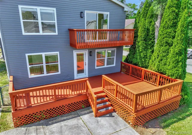 Photo 3 of Single family home for sale at 4392 Cass Elizabeth Rd, Waterford Charter Township Oakland, MI 48328 | MLS# 20261068089 | Listing updated on 2026-09-10