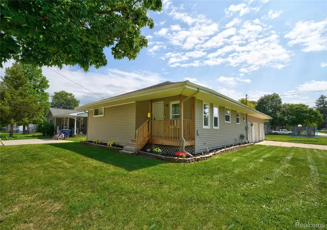 Photo 1 of Single family home for sale at 215 W Williams St, Corunna City Shiawassee, MI 48817 | MLS# 20261068091 | Listing updated on 2026-09-02