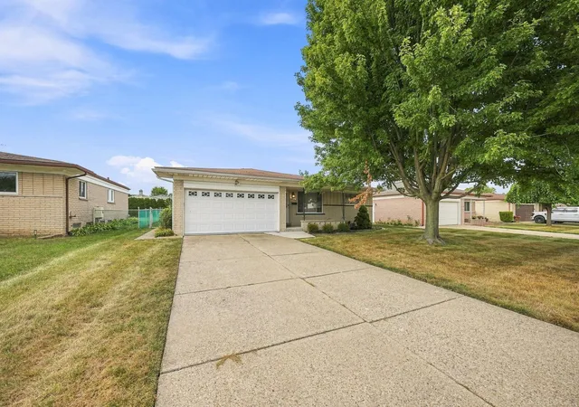 Photo 2 of Single family home for sale at 3915 Nowak Dr, Sterling Heights City Macomb, MI 48310 | MLS# 58050219737 | Listing updated on 2026-09-15