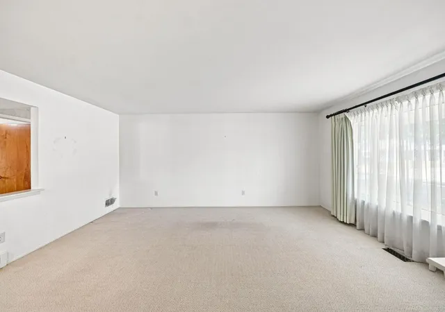 Photo 3 of Single family home for sale at 3915 Nowak Dr, Sterling Heights City Macomb, MI 48310 | MLS# 58050219737 | Listing updated on 2026-09-15