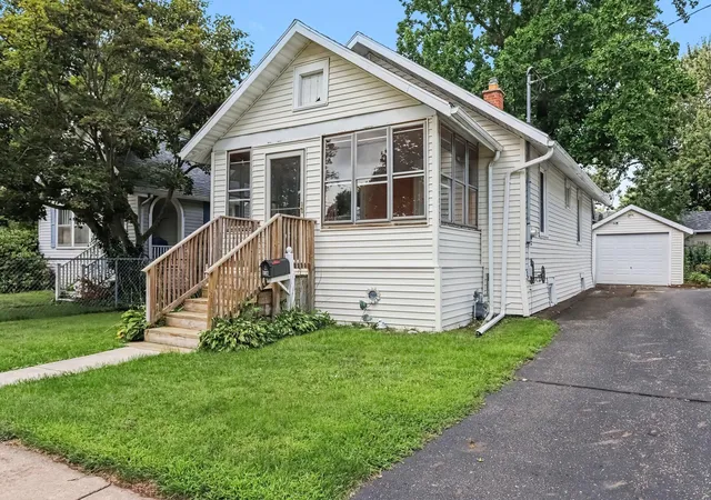 2nd image of 114 Foster Ave, Battle Creek City Calhoun, MI 49015 | MLS# 66026044899