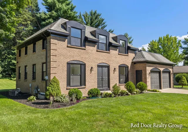Photo 2 of Single family home for sale at 578 Arrowhead Ave Se, Grand Rapids Charter Township Kent, MI 49546 | MLS# 65026044901 | Listing updated on 2026-09-16