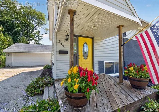 Photo 4 of Single family home for sale at 942 Panorama Dr, Milford Village Oakland, MI 48381 | MLS# 20261068098 | Listing updated on 2026-09-11