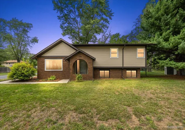 Photo 1 of Single family home for sale at 7710 Richardson Rd, West Bloomfield Charter Township Oakland, MI 48323 | MLS# 20261068104 | Listing updated on 2026-09-12