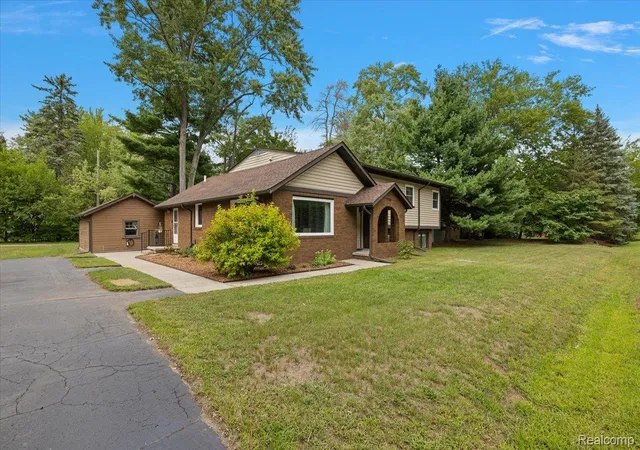 Photo 3 of Single family home for sale at 7710 Richardson Rd, West Bloomfield Charter Township Oakland, MI 48323 | MLS# 20261068104 | Listing updated on 2026-09-12
