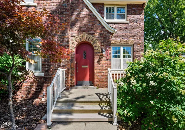 Photo 2 of Single family home for sale at 818 Cadieux Rd, Grosse Pointe City Wayne, MI 48230 | MLS# 58050219746 | Listing updated on 2026-09-14