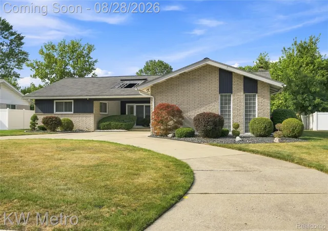 Photo 1 of Single family home for sale at 17700 Adrian Rd, Southfield City Oakland, MI 48075 | MLS# 20261068119 | Listing updated on 2026-09-04
