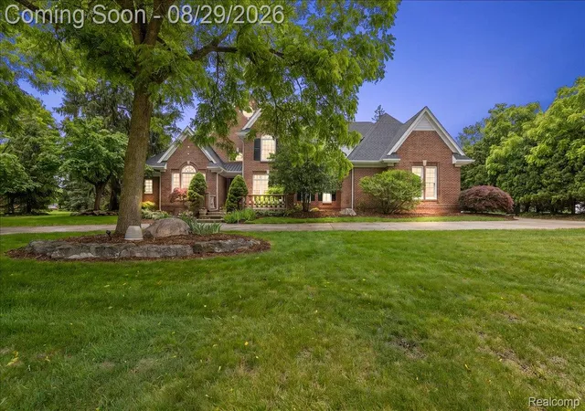 Photo 1 of Single family home for sale at 5022 Lone Pine Ln, Bloomfield Charter Township Oakland, MI 48302 | MLS# 20261068123 | Listing updated on 2026-09-14