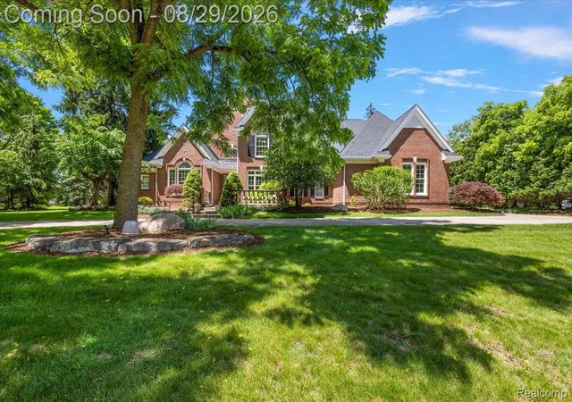Photo 2 of Single family home for sale at 5022 Lone Pine Ln, Bloomfield Charter Township Oakland, MI 48302 | MLS# 20261068123 | Listing updated on 2026-09-14