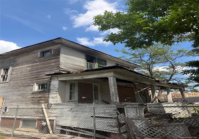 Photo 4 of Single family home for sale at 44 Grove St, Highland Park City Wayne, MI 48203 | MLS# 20261068134 | Listing updated on 2026-08-26