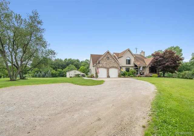 Photo 3 of Single family home for sale at 125 Olde Franklin Dr, Howell Township Livingston, MI 48855 | MLS# 20261068139 | Listing updated on 2026-08-26