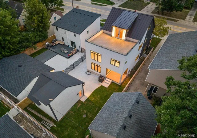 Photo 5 of Single family home for sale at 673 E 14 Mile, Birmingham City Oakland, MI 48009 | MLS# 20261068137 | Listing updated on 2026-08-30