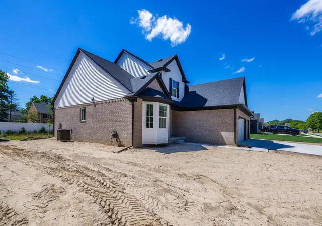 Photo 3 of Single family home for sale at 20209 Sunset St, Livonia City Wayne, MI 48152 | MLS# 81026044919 | Listing updated on 2026-09-10