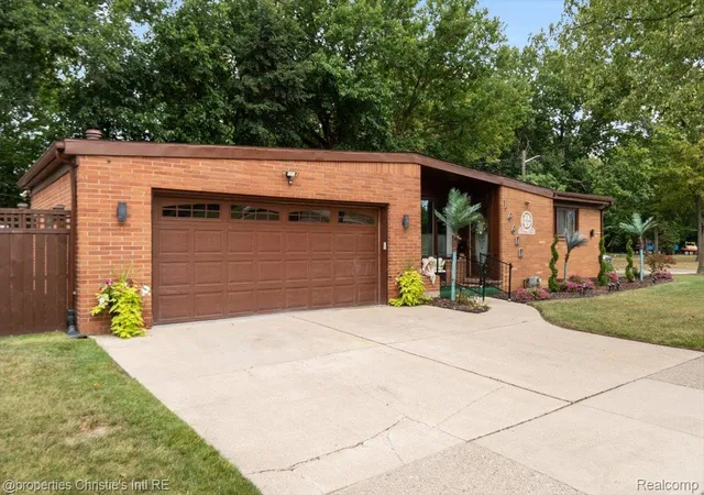 Photo 3 of Single family home for sale at 14400 Oak Park Blvd, Oak Park City Oakland, MI 48237 | MLS# 20261068155 | Listing updated on 2026-09-05
