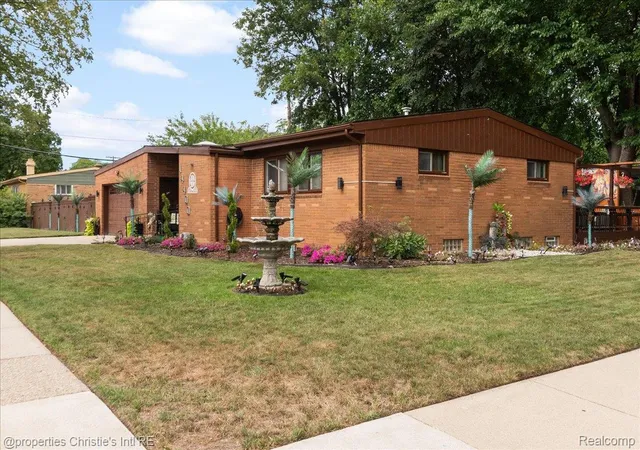 Photo 4 of Single family home for sale at 14400 Oak Park Blvd, Oak Park City Oakland, MI 48237 | MLS# 20261068155 | Listing updated on 2026-09-05