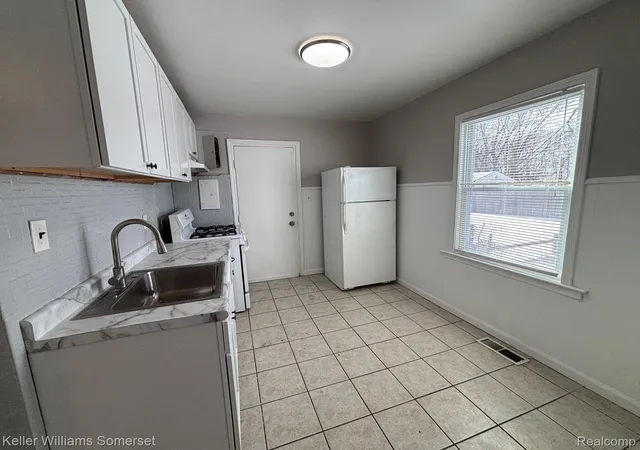 Photo 3 of Single family home for sale at 11340 Fisher Ave, Warren City Macomb, MI 48089 | MLS# 20261068158 | Listing updated on 2026-09-16
