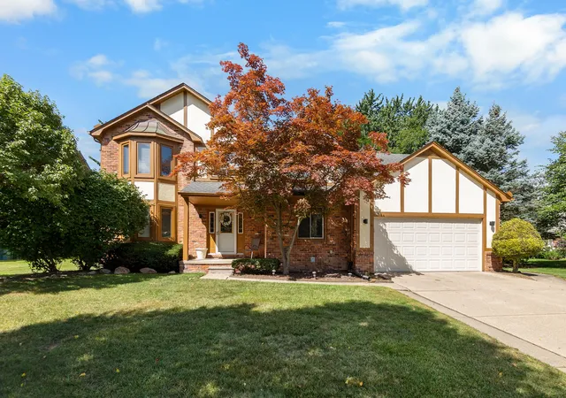 2nd image of 3891 Fairfax Dr, Troy City Oakland, MI 48083 | MLS# 81026044922