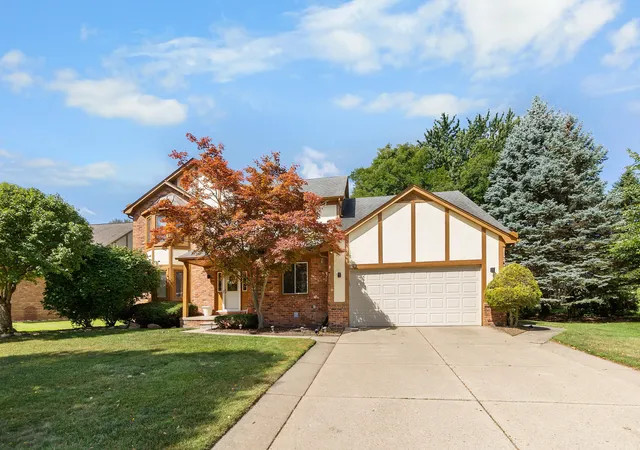 3rd image of 3891 Fairfax Dr, Troy City Oakland, MI 48083 | MLS# 81026044922