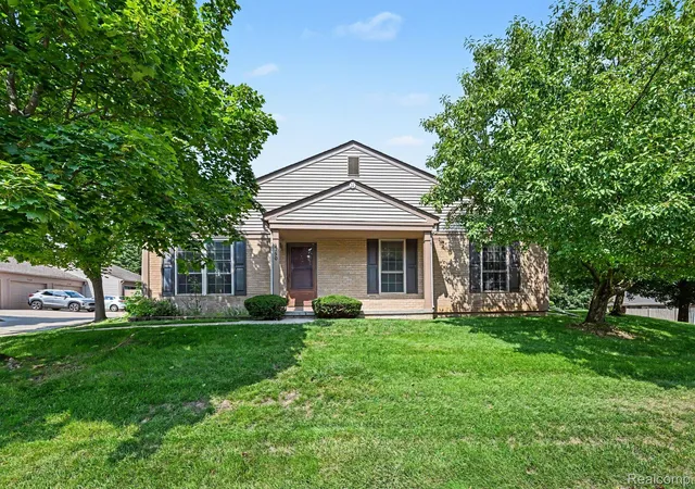 Photo 1 of Sale Pending at 3150 Hidden Ridge Dr, Waterford Charter Township Oakland, MI 48328 | MLS# 20261068167 | Listing updated on 2026-08-30