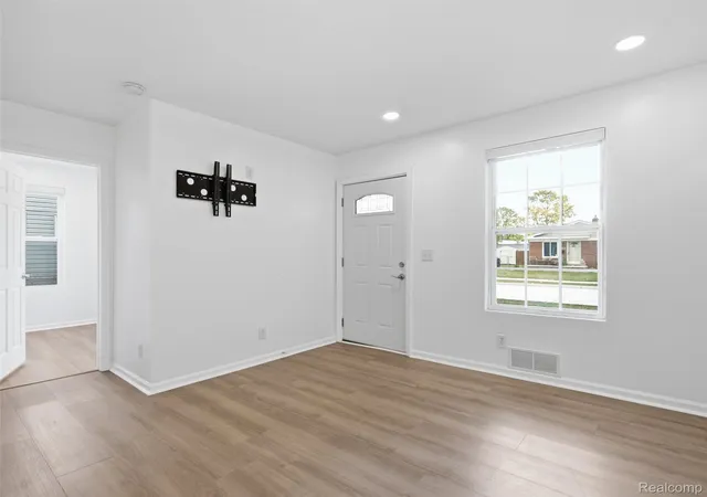 Photo 5 of Single family home for sale at 26545 Brush St, Madison Heights City Oakland, MI 48071 | MLS# 20261068173 | Listing updated on 2026-09-02