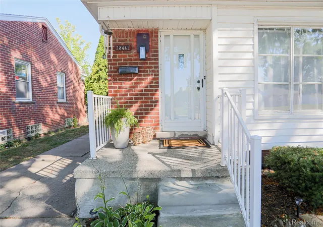 Photo 4 of Single family home for sale at 18441 Frazho Rd, Roseville City Macomb, MI 48066 | MLS# 20261068179 | Listing updated on 2026-09-13
